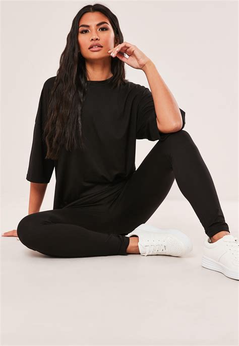 outfit oversized t shirt and leggings